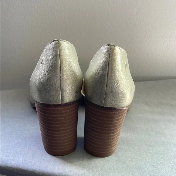 NWT Zodiac Gracie Gold Metallic Heel Pumps Size 7 - Picture 6 of 11